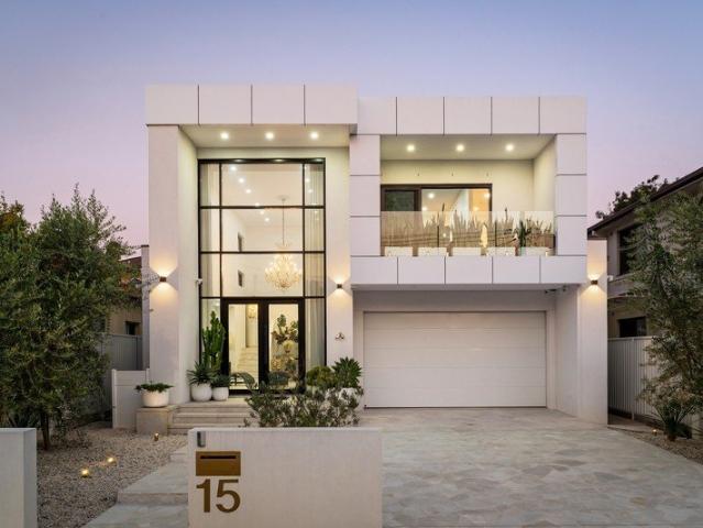 Grand Scale Living with Mediterranean Elegance and Flow