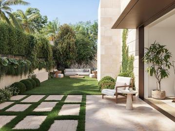 Grand Scale Living with Private Rear Garden and Harbour Outlooks