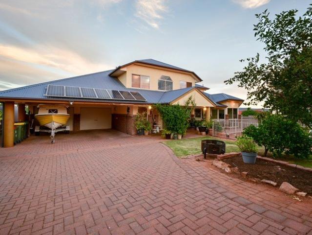 Grand scale living with rare clifftop views