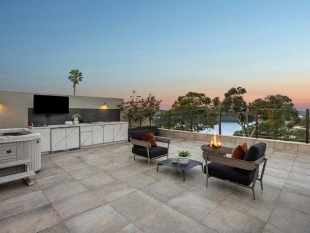 Grand scale Luxury with Harbour Vistas