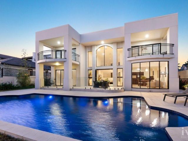 Grand Scale, Refined Waterfront Elegance