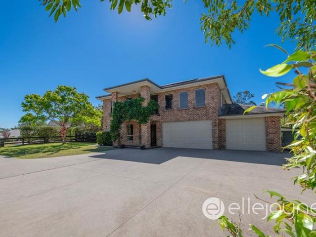 GRAND SIX BEDROOM HOME ON 1600M2 BLOCK IN EXCLUSIVE ELLENBOROUGH PARK ESTATE COORANBONG