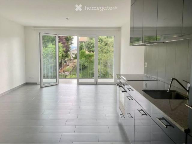 Grand studio 1.5 près avec balcon à Billens