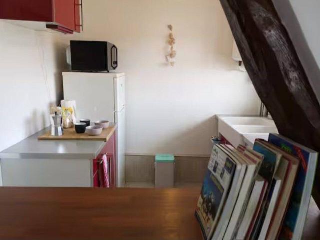 Grand studio 26m2 proche gare, centre ville et forêt