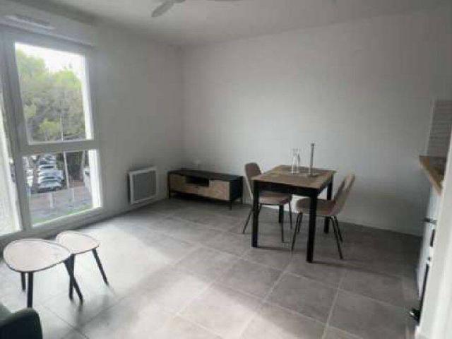 GRAND STUDIO 28 m² meublé NEUF PROCHE DU TRAM 5