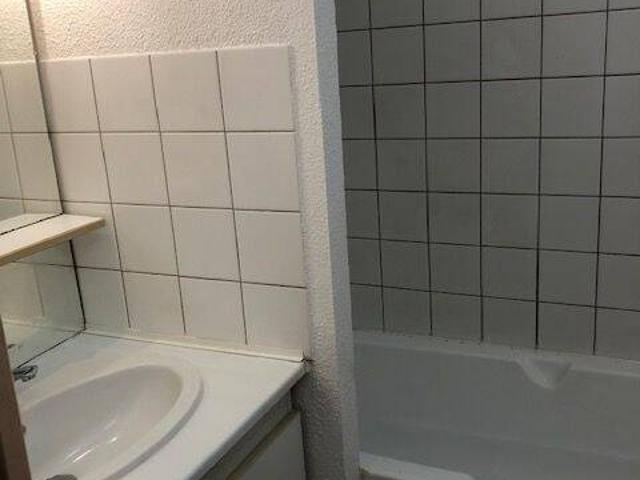 Grand studio 30 m2 Riom centre
