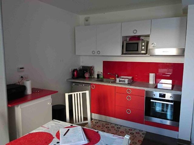 Grand studio 37,30 m2 avec cuisine intégrée et terrasse