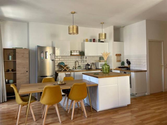 Grand Studio, 48 m² avec balcon 1250€CC
