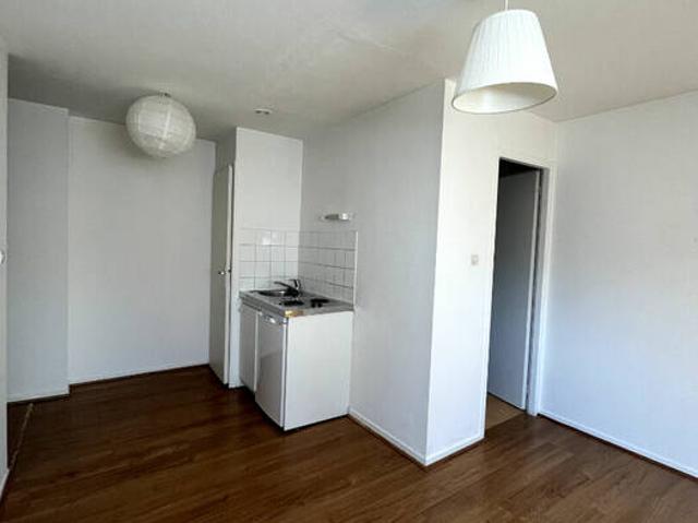 Grand studio à louer au centre de METZ avec kitchenette