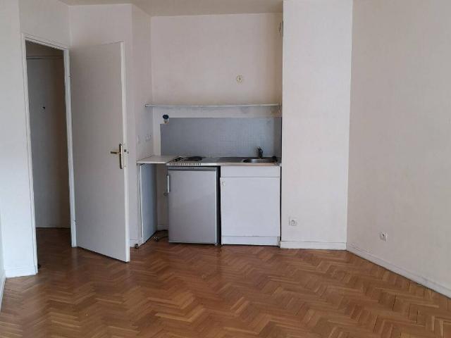Grand studio avec balcon CLICHY 92