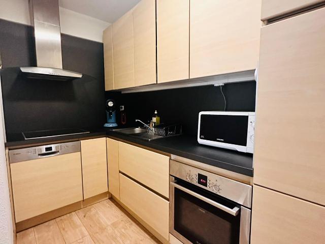 Grand studio avec loggia et vue place arborée de 39 m2