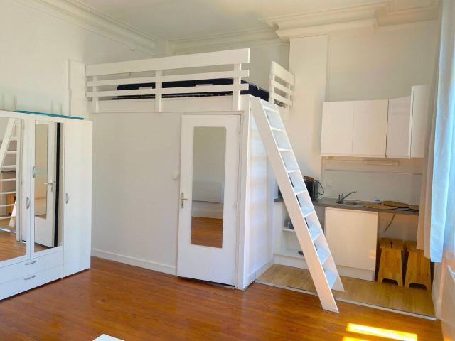 Grand studio avec mezzanine à deux pas du Tram B St Nicolas