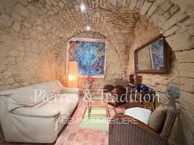Grand studio de 34 m² dans maison en pierre