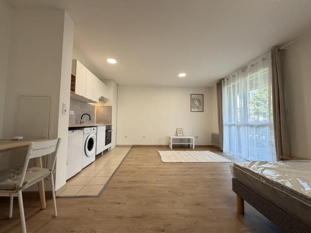 Grand studio meublé avec parking à Amiens Sud