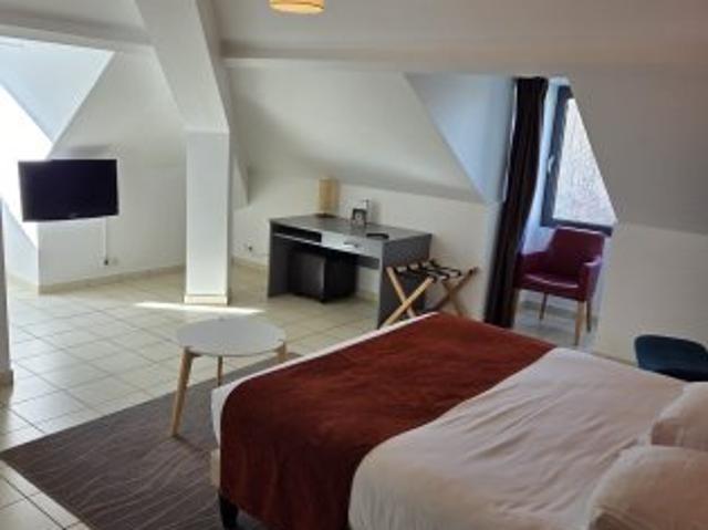 Grand studio meublé à louer au mois