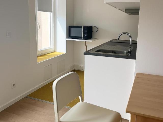 Grand studio meublé de 30 m² – Place Carnot, Saint Étienne