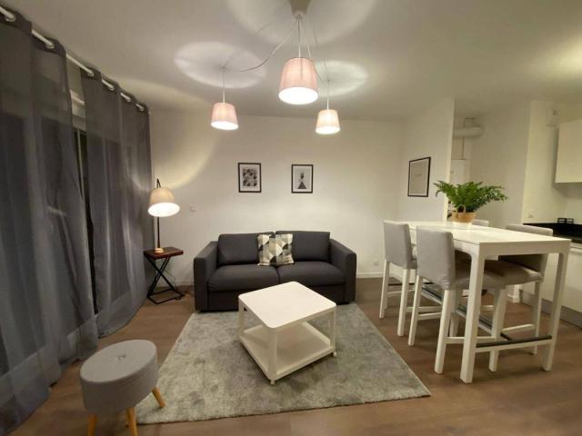 Grand studio meublé LASTRESNE