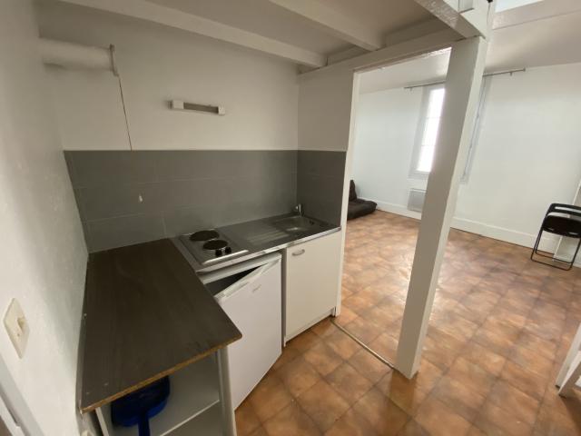 Grand studio mezzanine Proche FAC DE DROIT