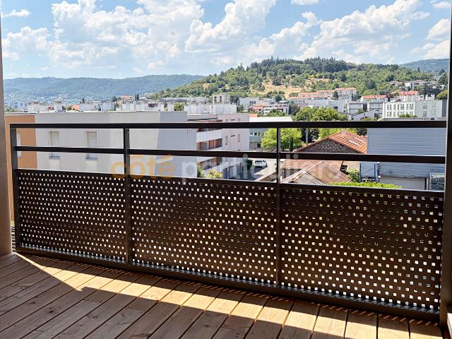 Grand Studio neuf avec terrasse