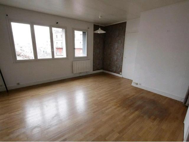 Grand Studio secteur caserne de bonne