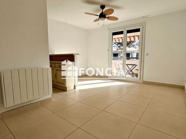 Grand studio proche commerces