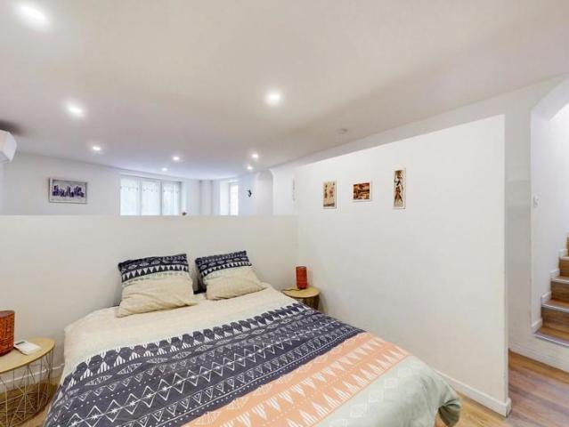 Grand studio rénové 40m2 avec coin nuit en plein centre de La Napoule