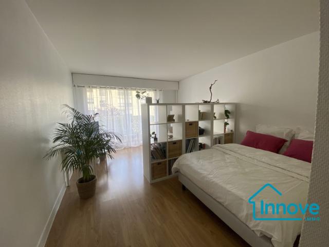 Grand studio Versailles avec balcon