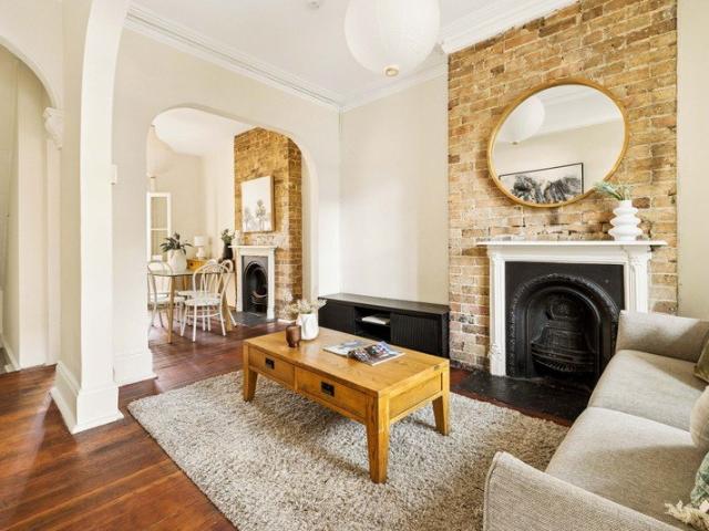 Grand Surry Hills Terrace with Exciting Scope