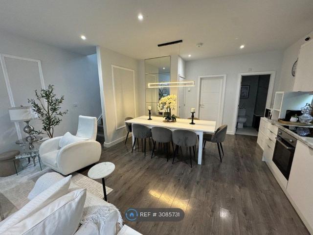 Grandeur Heights, Purley CR8, 3 bed maisonette to rent, £2,200 pcm | PrimeLocation