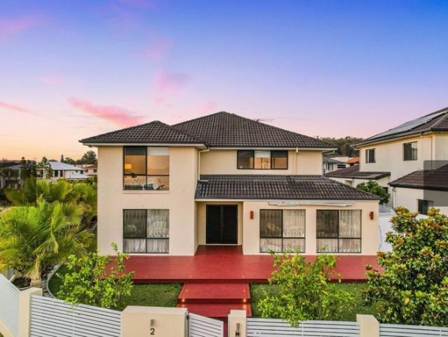 Grandeur Luxury Family Living with Pool, Cinema & Exceptional Space