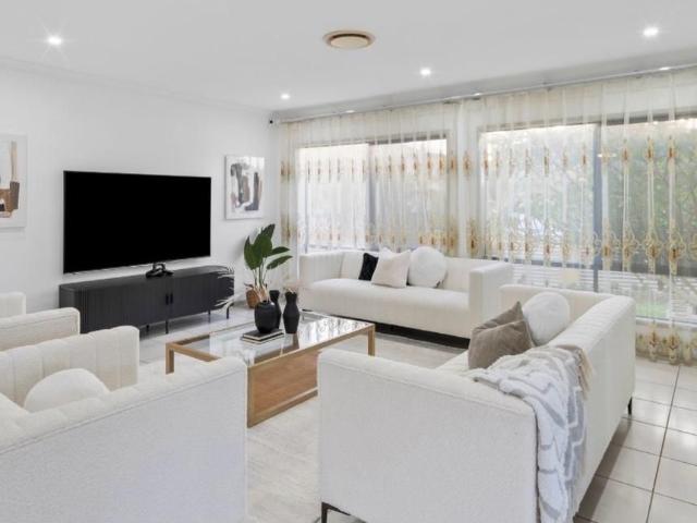 Grandeur Luxury Family Living with Pool, Cinema & Exceptional Space