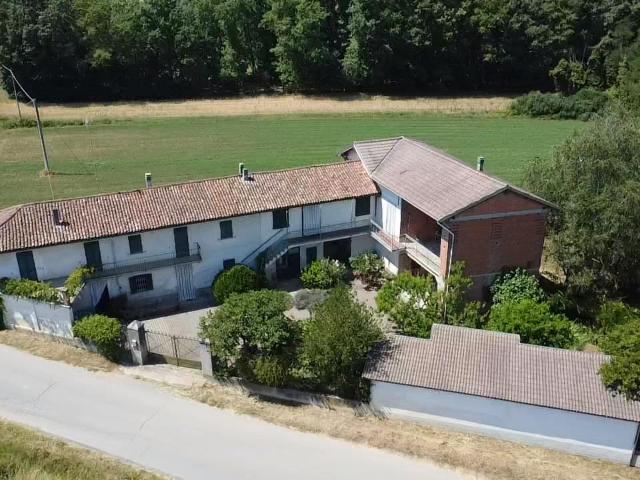 Grande cascina con terreno a 10 km da Acqui Terme 350m² Rivalta Bormida