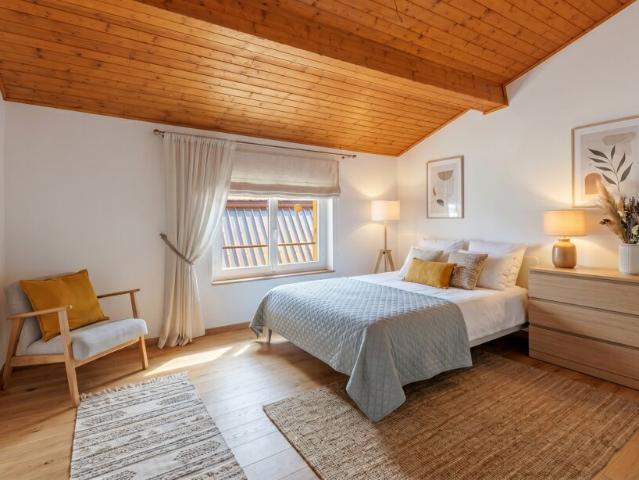GRANDE CASA 7.5 LOCALI CON TERRAZZA E 2 POSTEGGI A LOPAGNO