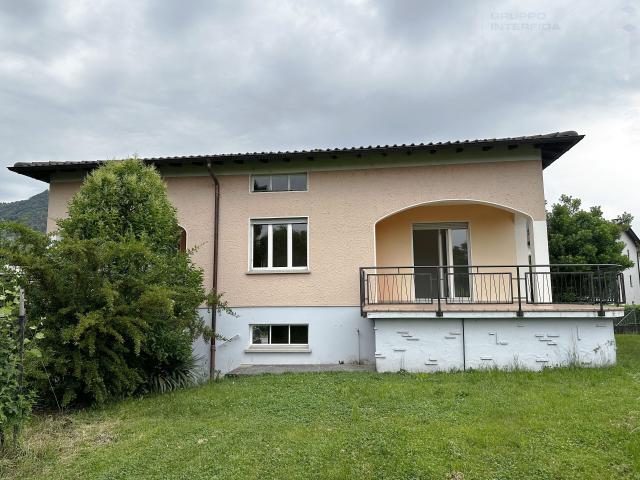 GRANDE CASA CON GIARDINO /SUBENTRO