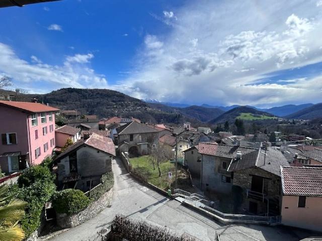GRANDE CASA CON DUE APPARTAMENTI GIARDINO E VISTA SPETTACOLARE