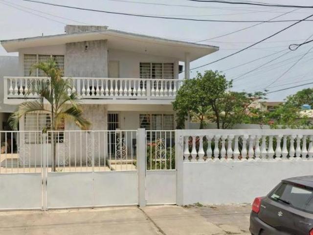 GRANDE CASA DE 240m² EN VENTA EN VERACRUZ A UNOS MINUTOS DEL PUERTO DE VERACRUZ!
