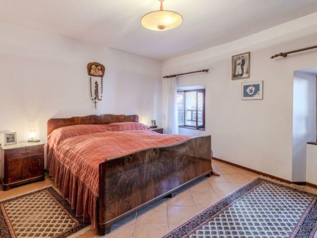GRANDE CASA RUSTICA DI CHARME DI 4.5 LOCALI A CABBIO