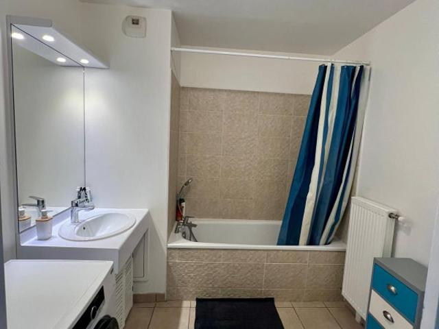 Grande chambre 13m² – Résidence récente bord de Se