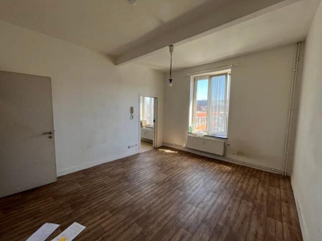 Grande chambre en colocation avec SDB privée Huy centre