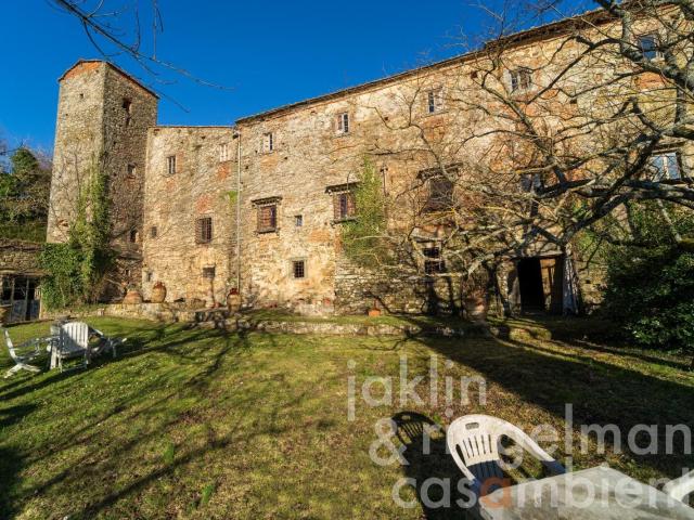 Grande abbazia storica dell'XI secolo sulle colline del Chia. m² Greve in Chianti