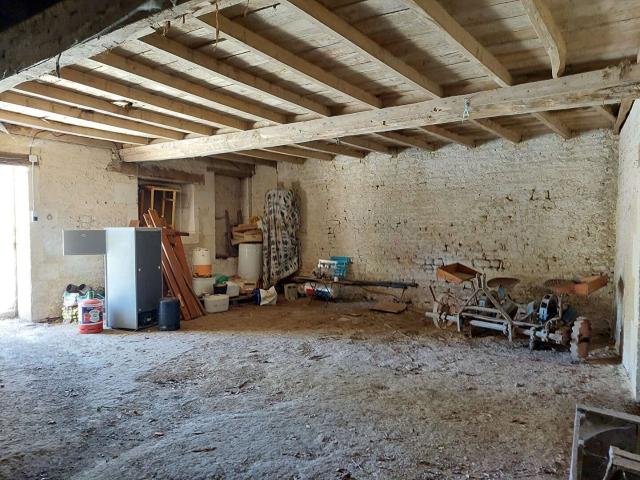 Grande grange à rénover avec permis de construire 341m² Vervant