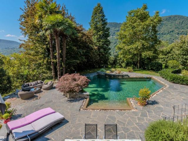 GRANDE E STUPENDA VILLA 11.5 LOCALI CON PISCINA A PURASCA