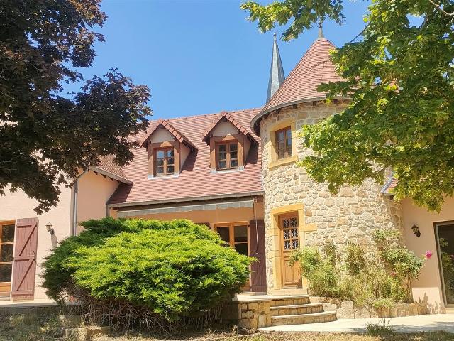 Grande et belle maison avec dépendances 222m² Chassigny sous Dun