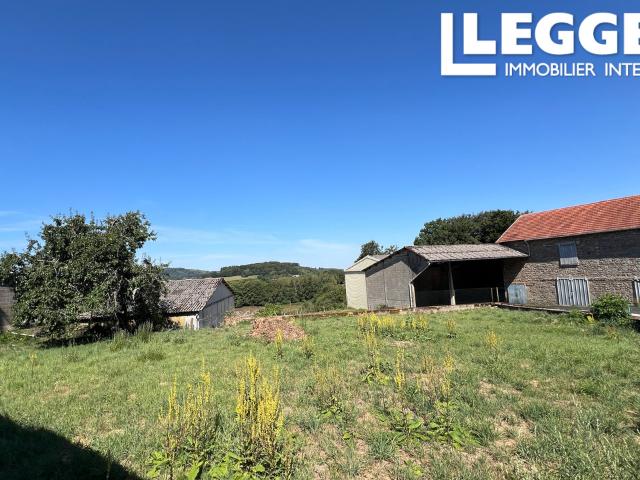 Grande ferme avec deux maisons et plus de 36+ HA de terrain. Vues imprenables. Sans voisins
