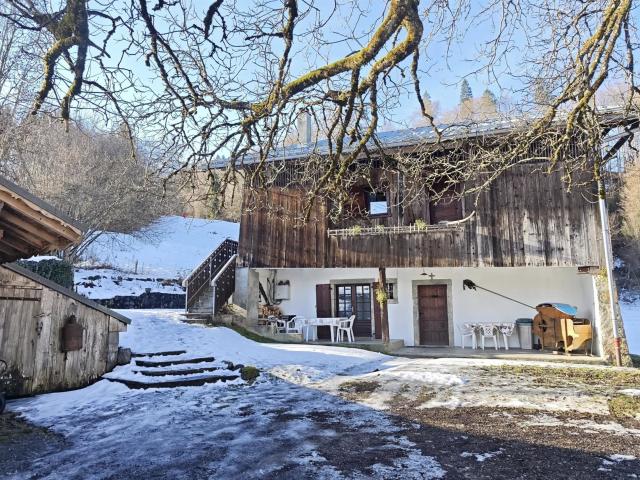 Grande ferme rénovée divisée en 2 chalets, Morillon 310m² Morillon