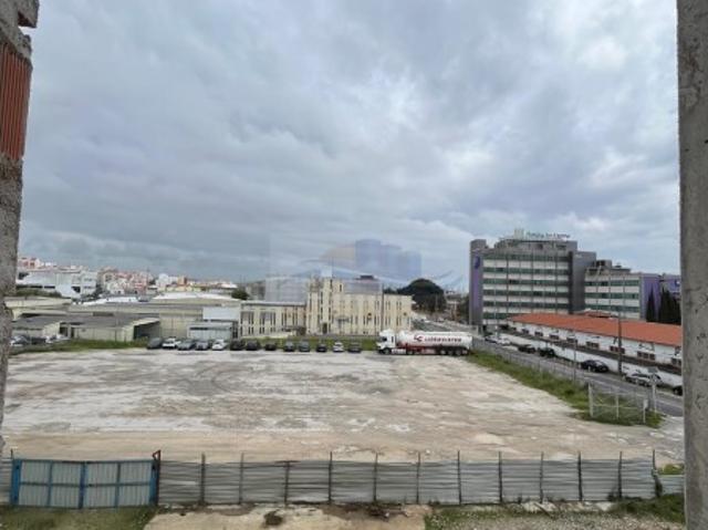 Grande Oportunidade! Terreno industrial Urbano para Construção no Prior Velho, zona mais estratégica de Lisboa