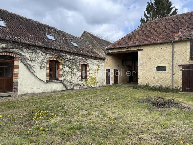 Grande longère avec dépendances sur parcelle de 4700 m² – Nogent le Bernard 35 min du Mans