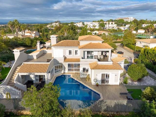 Grande moradia familiar com 3+1 quartos em Carvoeiro 269m² Lagoa e Carvoeiro
