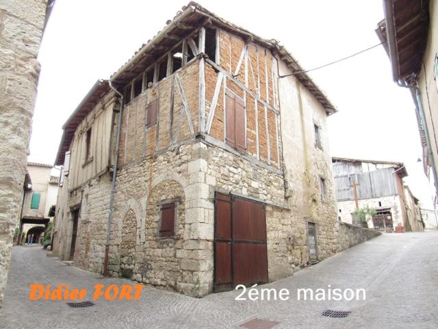 GRANDE MAISON MEDIEVALE DE VILLAGE ENTIEREMENT RENOVEE DPE EN B AVEC UNE PETITE MAISON QUI SERT DE GARAGE 290000€