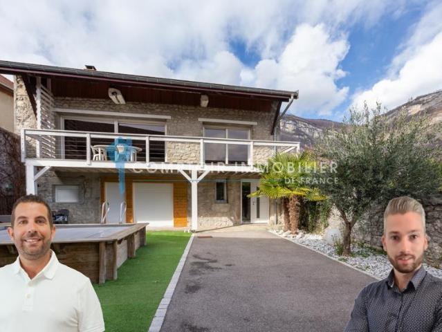 Grande maison atypique de 225 m2 sur 3 niveaux avec de gran